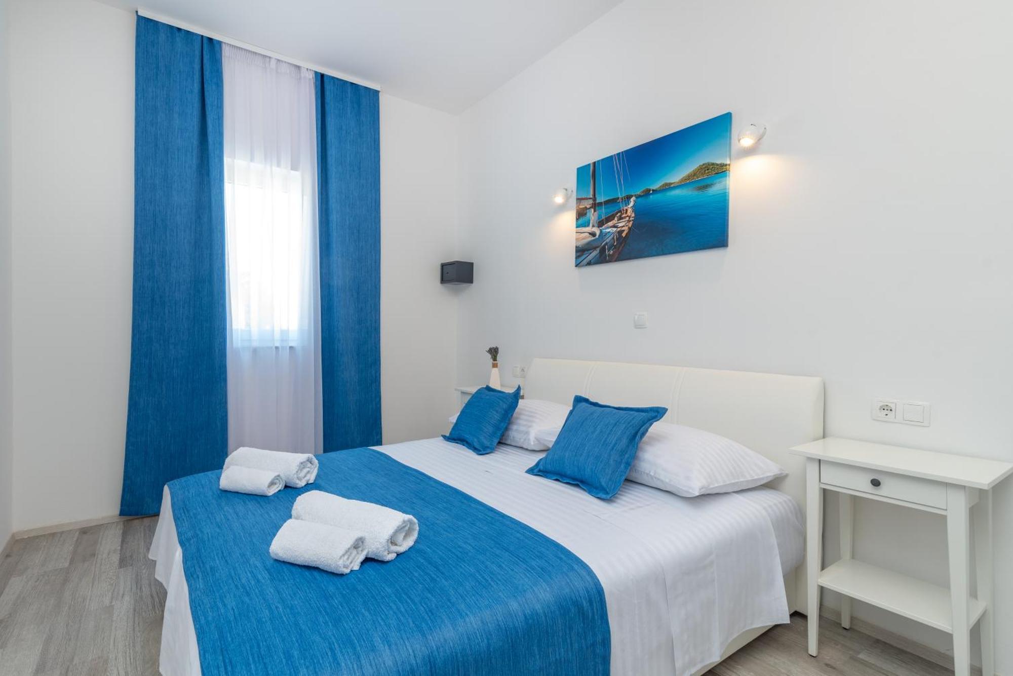 Lux Trogir